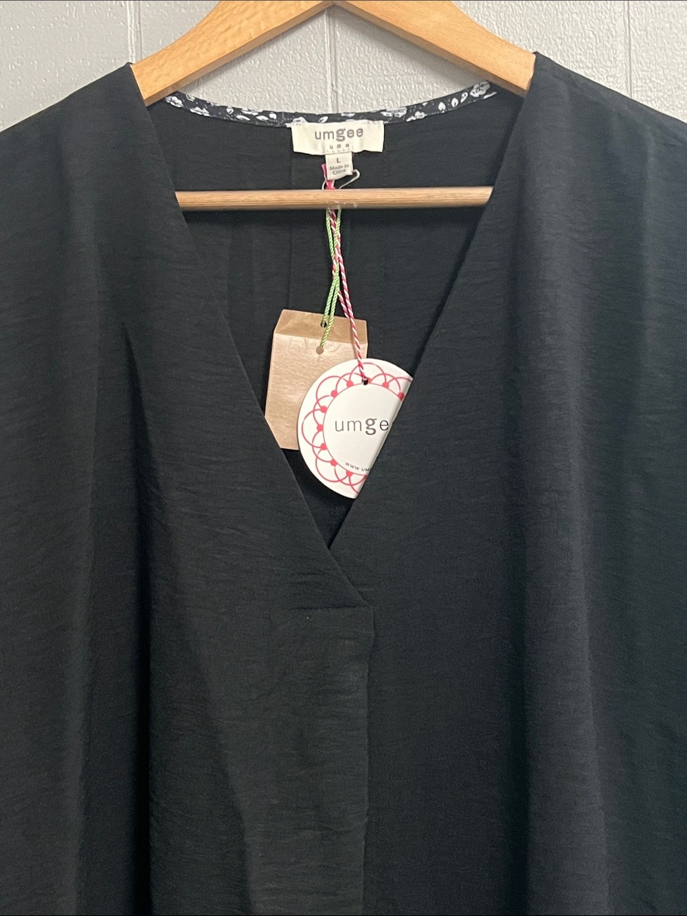 NWT Umgee Black V-Neck Tunic Top Large - Picture 2 of 14